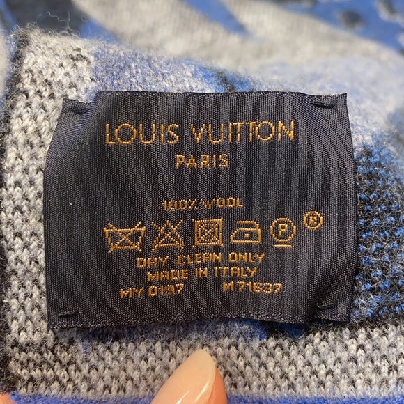 Authentic Louis Vuitton scarf & beanie. - Picture 3 of 4